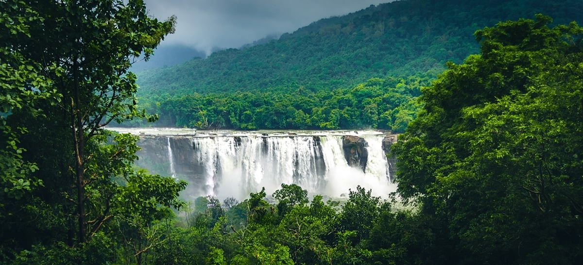 Athirapalli waterfalls Kerala sightseeing taxi package for family and couple trips
